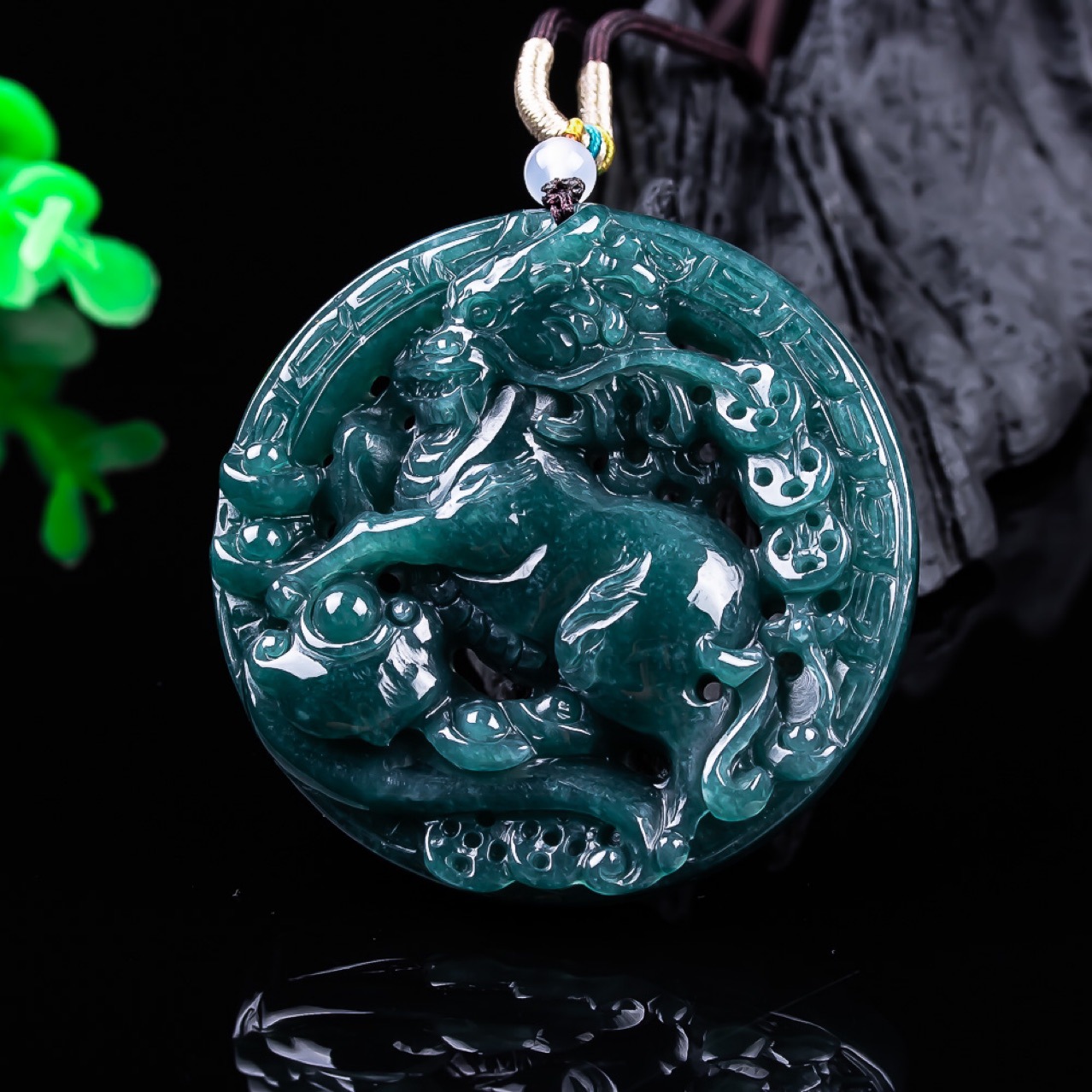 Accessories Woman - Pendant z jadeitu birmańskiego w kształcie