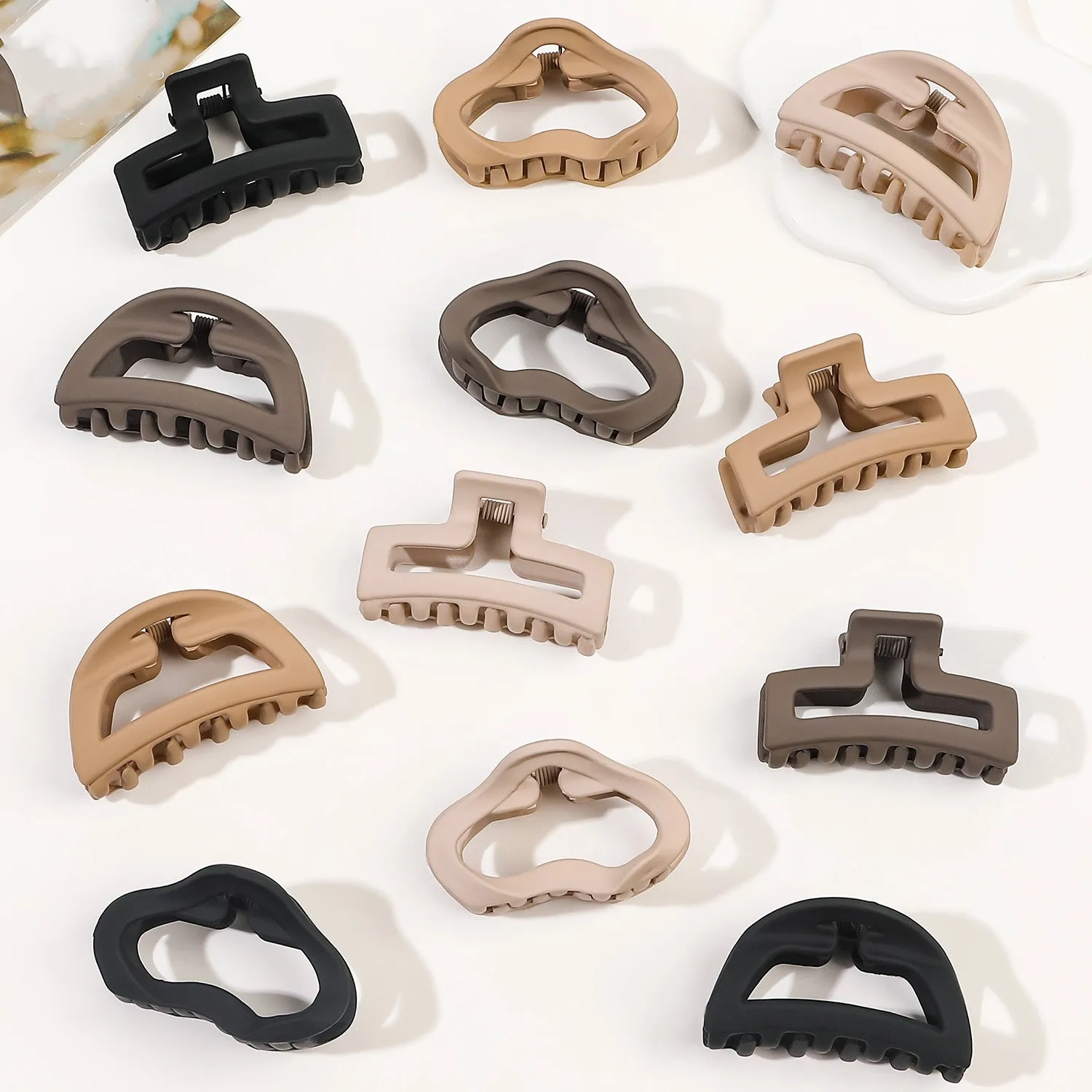 Women Accessories In Wholesale - 2024 nowe modne małe matowe geometryczne